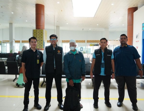 Langgar Aturan Keimigrasian, Dua WN Malaysia Dideportasi Lewat Bandara SSK II Pekanbaru