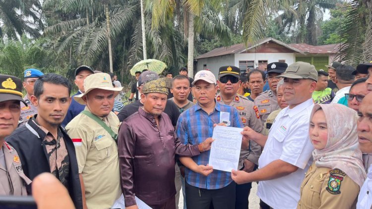 Tuntut 20 Persen Tenaga Kerja Dan Transparansi CSR, Ratusan Warga Sei Jernih Kampar Geruduk PT Agrinas Palma Nusantara