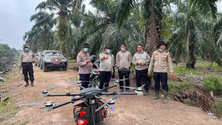 Padamkan Karhutla Di Siak, Polda Riau Turunkan Drone Canggih Untuk Deteksi Dan Padamkan Titik Api