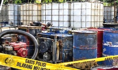 Cairan BBM Diuji Ke Laboratorium, Gudang Penampungan 54 Baby Tank Di Tenayan Raya Disegel