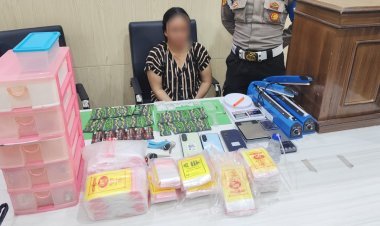 Gerebek Kamar Kos Madona, Polresta Pekanbaru Amankan Perempuan 40 Tahun Dan Sita 56,64 Gram Sabu