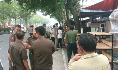 Masih Gunakan Trotoar Untuk Jualan, Sembilan Lapak Mebel Di Jalan Sudirman Pekanbaru Jadi Target Penertiban Pemprov Riau
