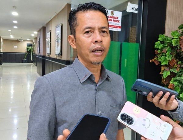 Antrean BBM Subsidi Mengular Di Pekanbaru, DPRD Dorong Pemerintah Atur Kendaraan Bertonase Besar Masuk Kota
