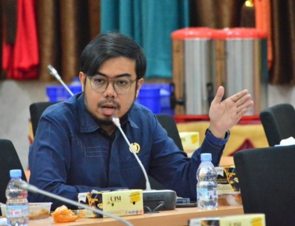 Soroti Kemacetan Di SMAN 1 Pekanbaru, DPRD Minta Dishub Riau Tertibkan Mobil Parkir Sembarangan