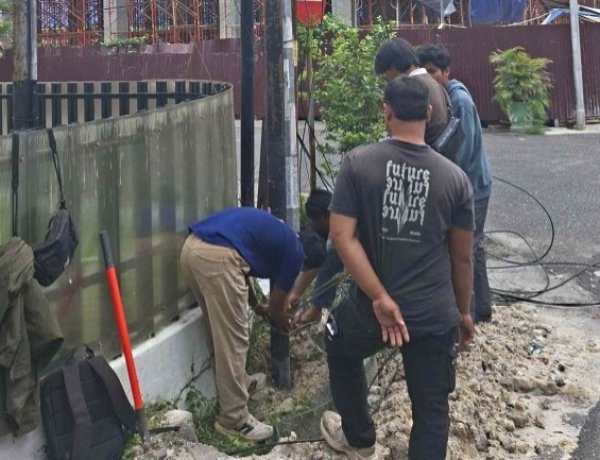 Sempat Membahayakan Pengguna Jalan, Pemko Pekanbaru Akhirnya Tertibkan Kabel FO Di Jalan Ronggowarsito