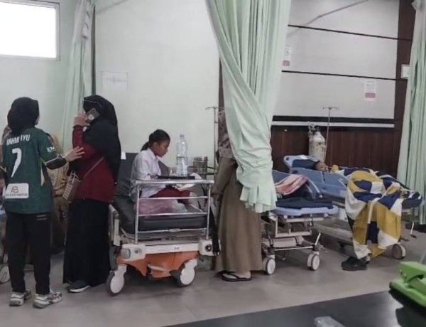 Diduga Alami Keracunan Usai Santap MBG, 12 Siswa SDN 44 Karya Indah Kampar Dilarikan Ke RSD Madani Pekanbaru