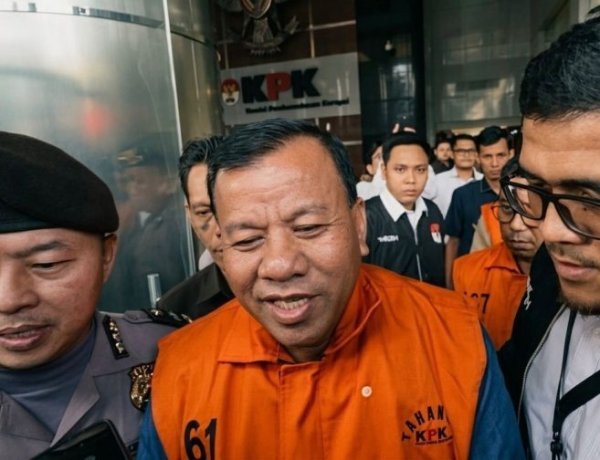Bantah Terima Dua Mobil Mewah, Suhardiman Amby Minta JPU Buktikan Kepemilikan