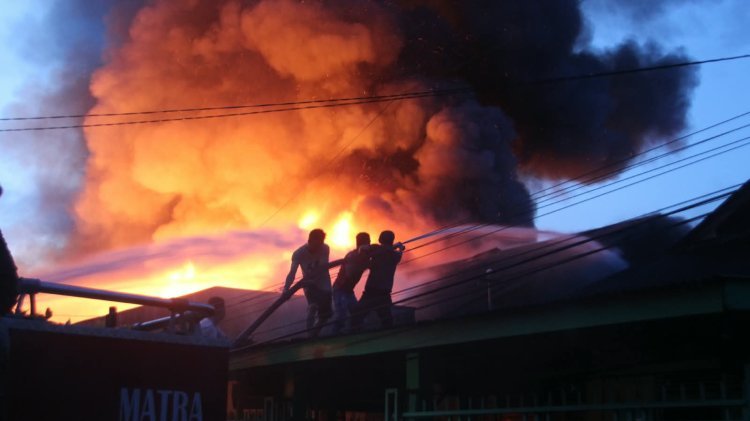 Kerugian Ditaksir Rp6 Miliar, 13 Bangunan Di Bagansiapiapi Ludes Dilahap Si Jago Merah