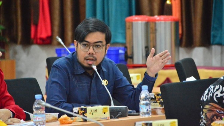 Soroti Kemacetan Di SMAN 1 Pekanbaru, DPRD Minta Dishub Riau Tertibkan Mobil Parkir Sembarangan
