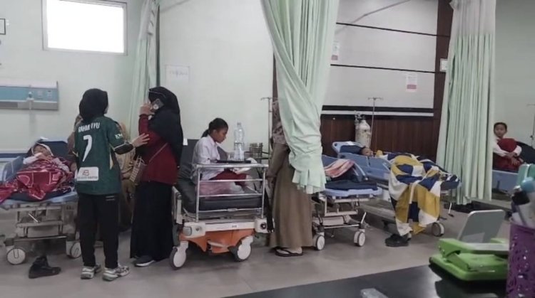 Diduga Alami Keracunan Usai Santap MBG, 12 Siswa SDN 44 Karya Indah Kampar Dilarikan Ke RSD Madani Pekanbaru