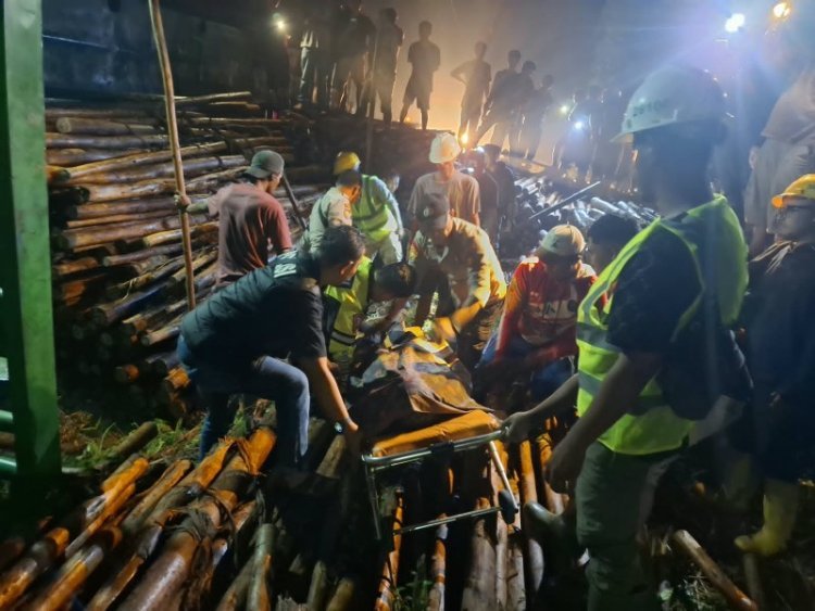 Kecelakaan Kerja Terjadi Di Pelalawan, Seorang Mekanik Mobil Tewas Tertimpa Truk Fuso Bermuatan Kayu