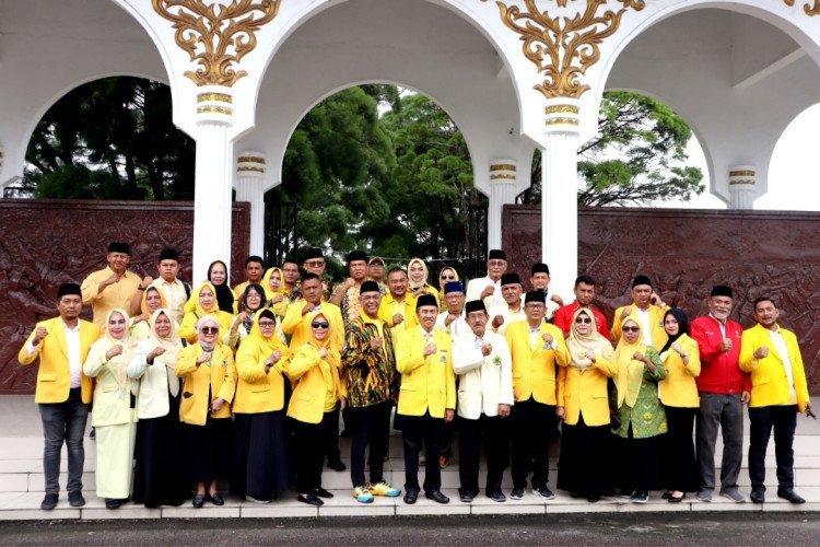 Peringati HUT Ke-62, Golkar Riau Gelar Ziarah Ke TMP Kusuma Dharma Hingga Pasar Murah