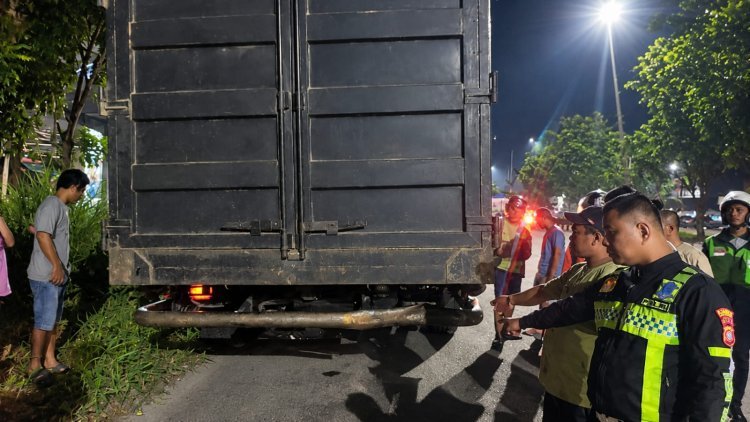 Tabrak Belakang Truk Parkir Di Jalan SM Amin Pekanbaru, Pelajar 14 Tahun Tewas